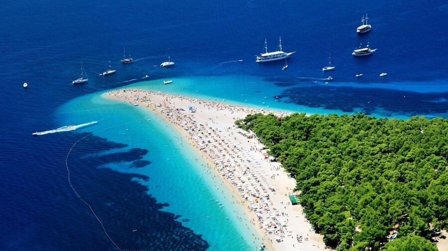 Zlatni Rat Beach.jpg