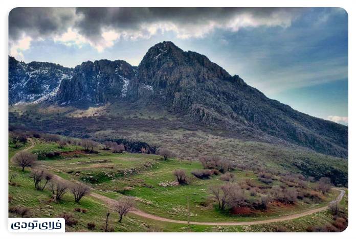 طبیعت گردی در بیستون