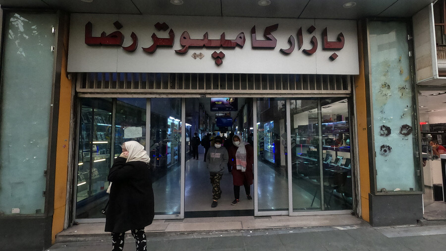 lastsecond.ir-shopping-centers-near-tehran-subway-stations-reza.jpg