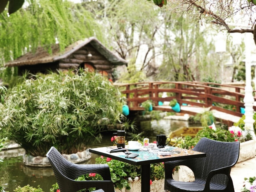 grpepiq4klrnfl4thtp2tfdelzveivakoqmeu1ew Berke Cafe garden By Sina Jamshidi.jpg