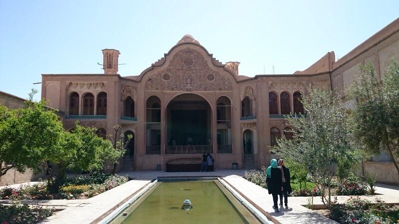 خانه بروجردی ها یکی از مهمترین خانه های تاریخی کاشان lastsecond.ir boroujerdi house dehghan2.jpg