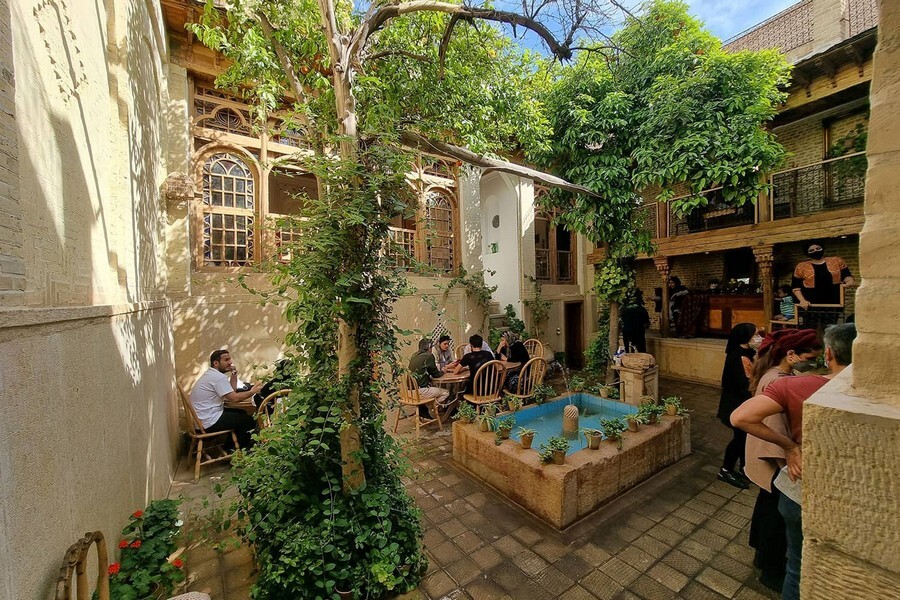 txitr2gewjfq5reifkh6wfauzq8kov6zhwgbmufl Zarnagar-Museum-Cafe-Shiraz.jpg