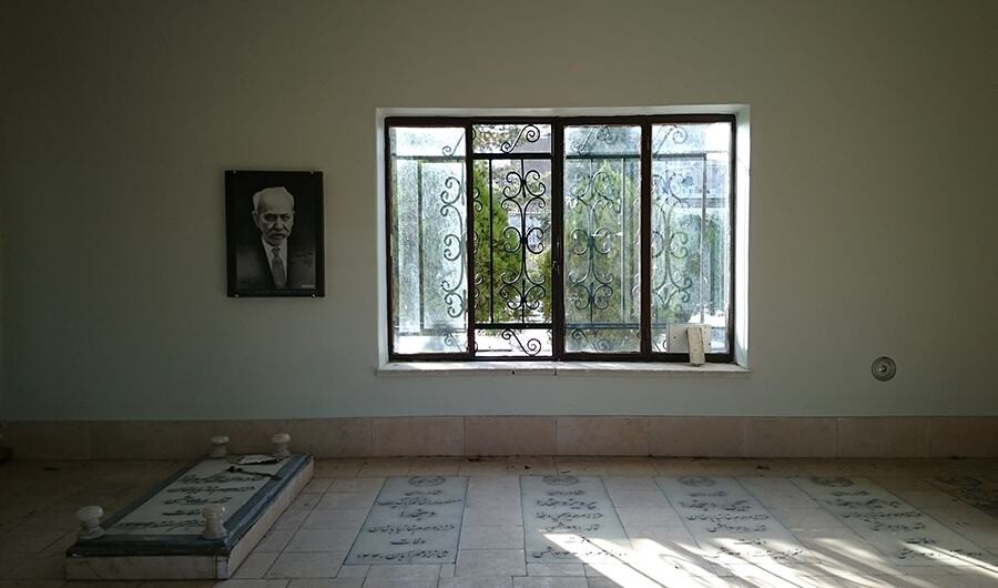 آرامگاه علی اکبر دهخدا در تهران Lastsecond.ir-tehran-best-attractions-dehkhoda-cemetry.jpg