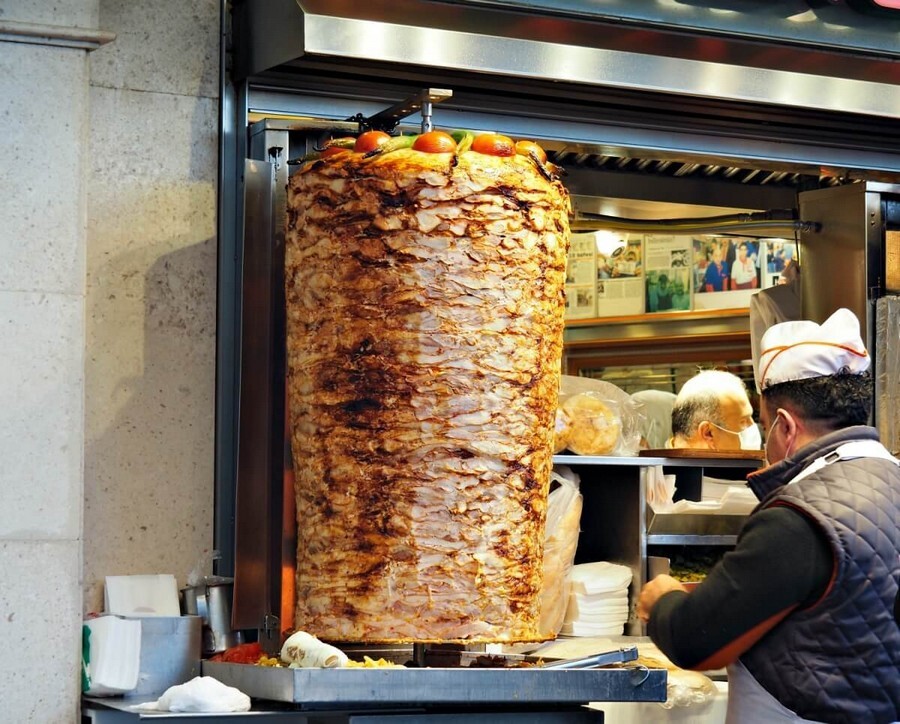 8fethf4cvv1tvtomcf8z9w1yhdd1tzrzh8essibt Huge+donor+kebab+in+Taksim+Square+best+street+food+in+Istanbul.jpg