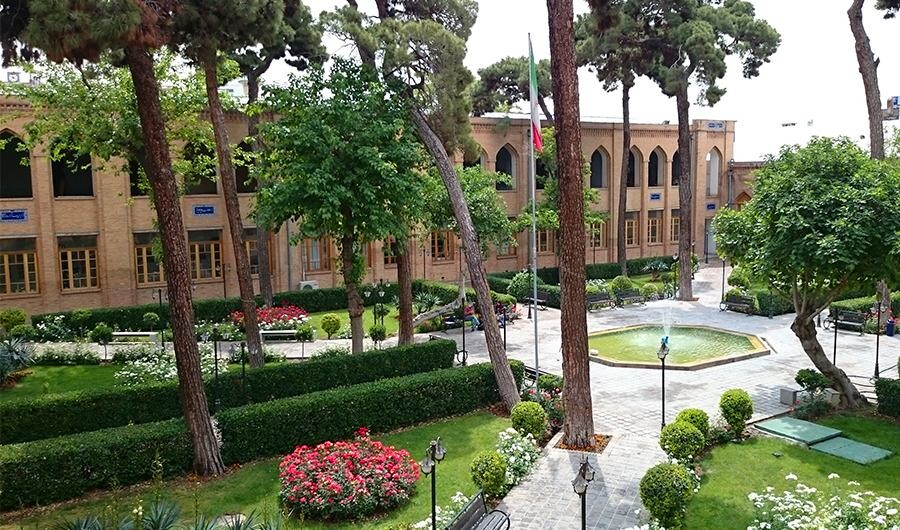 دارالفنون یکی از جاهای دیدنی شهر تهران Lastsecond.ir-tehran-best-attractions-darolfonoun.jpg