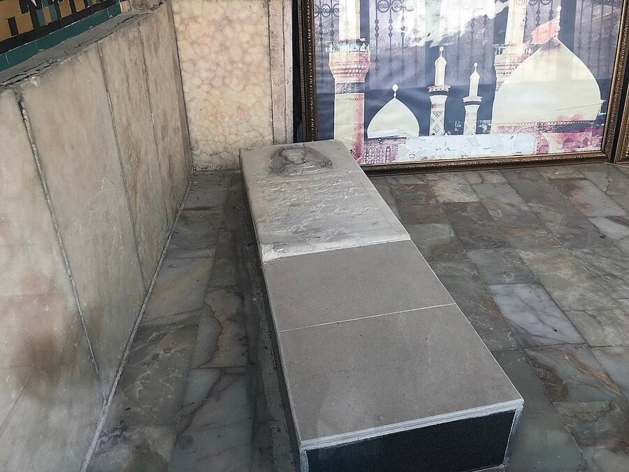 آرامگاه لطفعلی خان زند از جاهای دیدنی تهران lastsecond.ir-tehran-best-attractions-Lotf_Ali_Khan_Zand_tomb.jpg