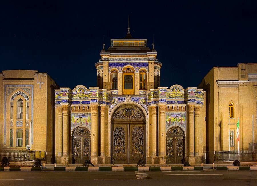 سردر باغ ملی یکی از دیدنی های تهران lastsecond.ir-tehran-best-attractions-masoud-shokrnia.jpg