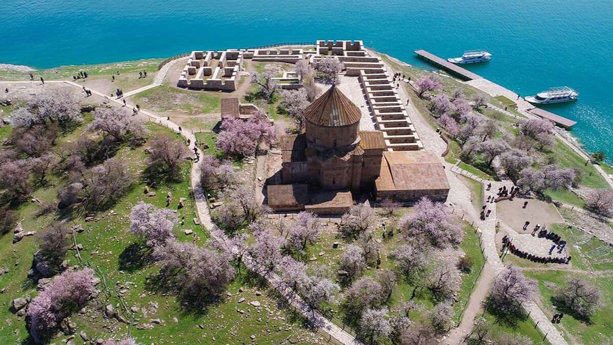 hut52ucjrkek9vpmjqzhjrgrxyiopl8iewytp7vc Armenian-Church-of-Akdamar-Island-1.jpg