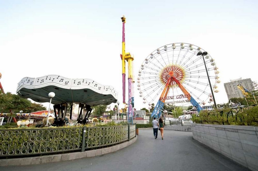 j3ysjgszih83qnu7s6hztzju8bihkx32am6ae1xp lastsecond-van-lunapark.jpg