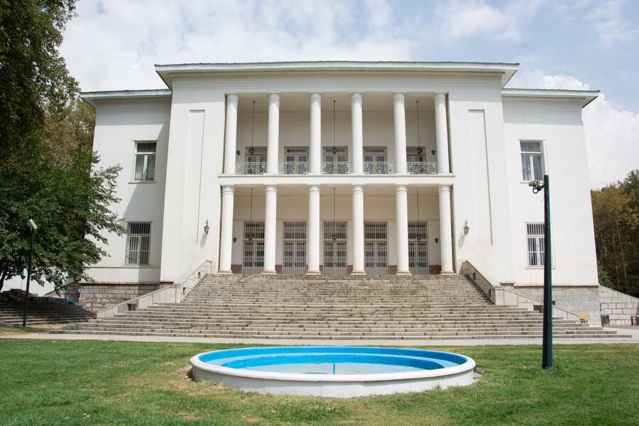 کاخ سعدآباد از جاهای دیدنی تهران lastsecond.ir-tehran-best-attractions-mellat-palace.jpg