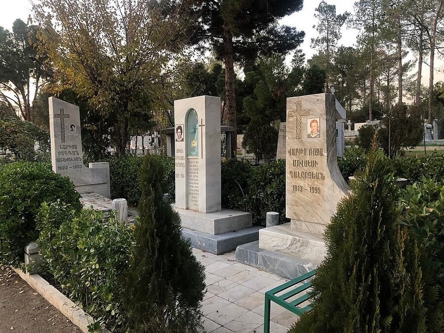 آرامستان ارامنه از دیدنی های تهران lastsecond.ir-tehran-best-attractions-Burastan_Cemetery.jpg
