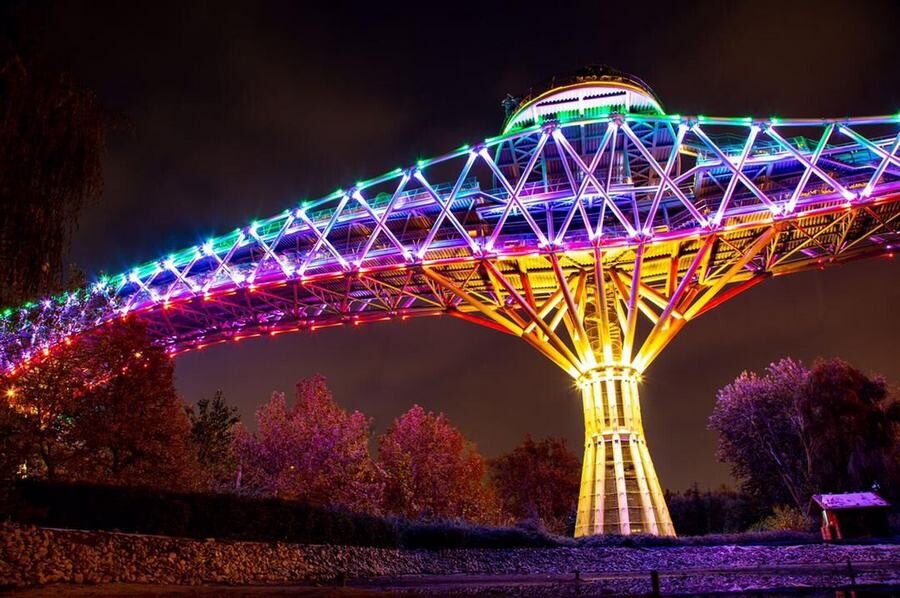 پل طبیعت، از دیدنی های محبوب شهر تهران lastsecond.ir-tehran-best-attractions-irna.jpg