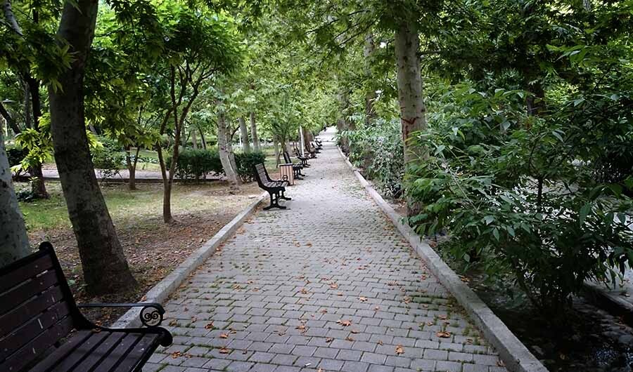 پارک لاله یکی از پارک های شهر تهران Lastsecond.ir-tehran-best-attractions-lale-park.jpg