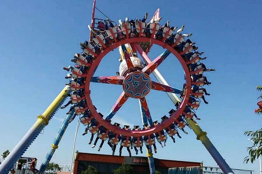 viwzzgu2kz9ullrncktw3immnagj1fytvhzrwg3m lastsecond-van-lunapark-dogo.jpg