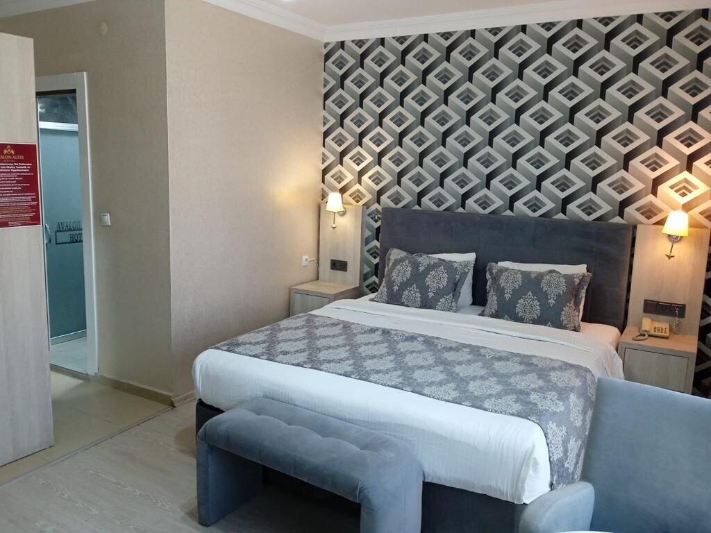 o3jrz5gnb0znygmyrecsliw6kys9jr79l01ztmmn lastsecond.ir-avalon hotel.jpg