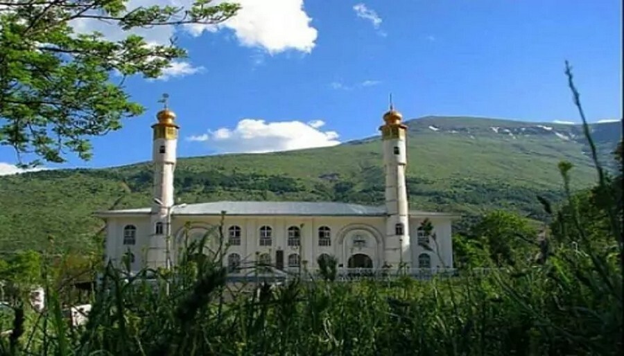 wvm8phogddupqj8luu52ilnssaavyz1ykryj3vp8 Adineh Mosque.jpg