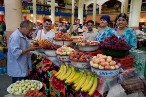 Panjshanbe_bazar_in_Khujand_.jpg