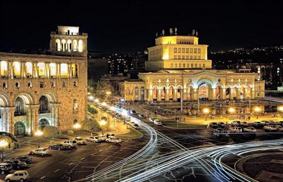 gywudsep1ykkyzvgh6pxeckqfyqglhyohj4j6wzx republic-square-yeravan-at-night-1024x659.jpg