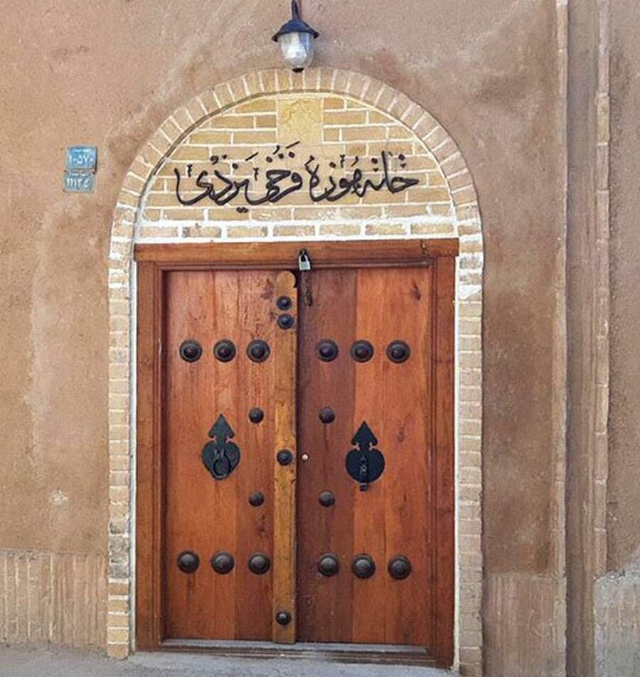 m1ryss2oyekkk6emykxovzd20hth9dqvrscxyso9 فرخی 2.jpg