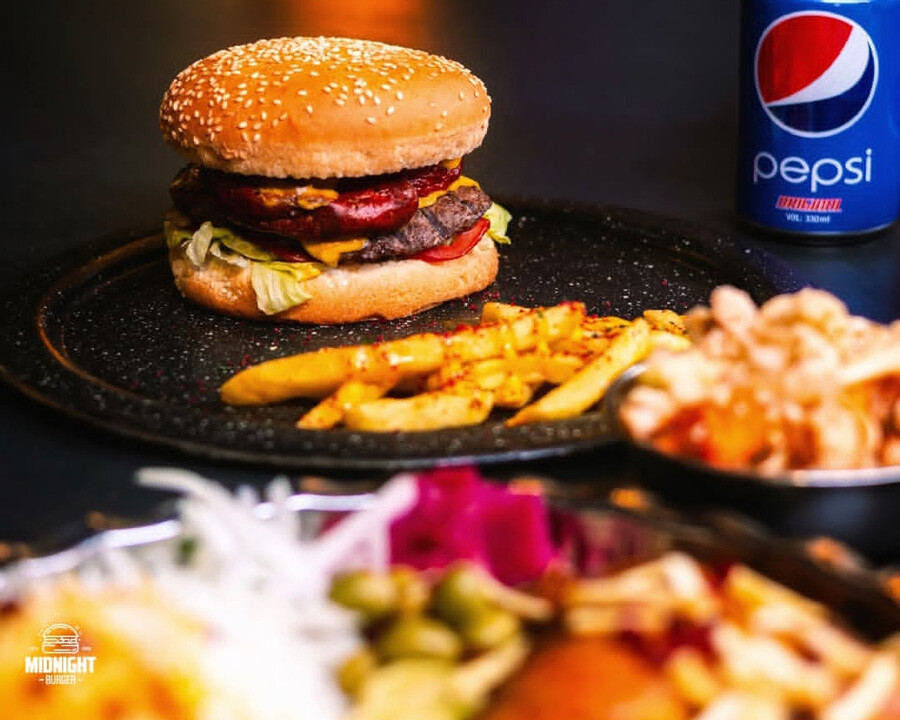 afrxdgnlzzq6jqbi5sq6ckjxvgdcbk6tkl4jikqq lastsecond.ir-best-fast-foods-in-mashhad-Midnightburger1.jpg