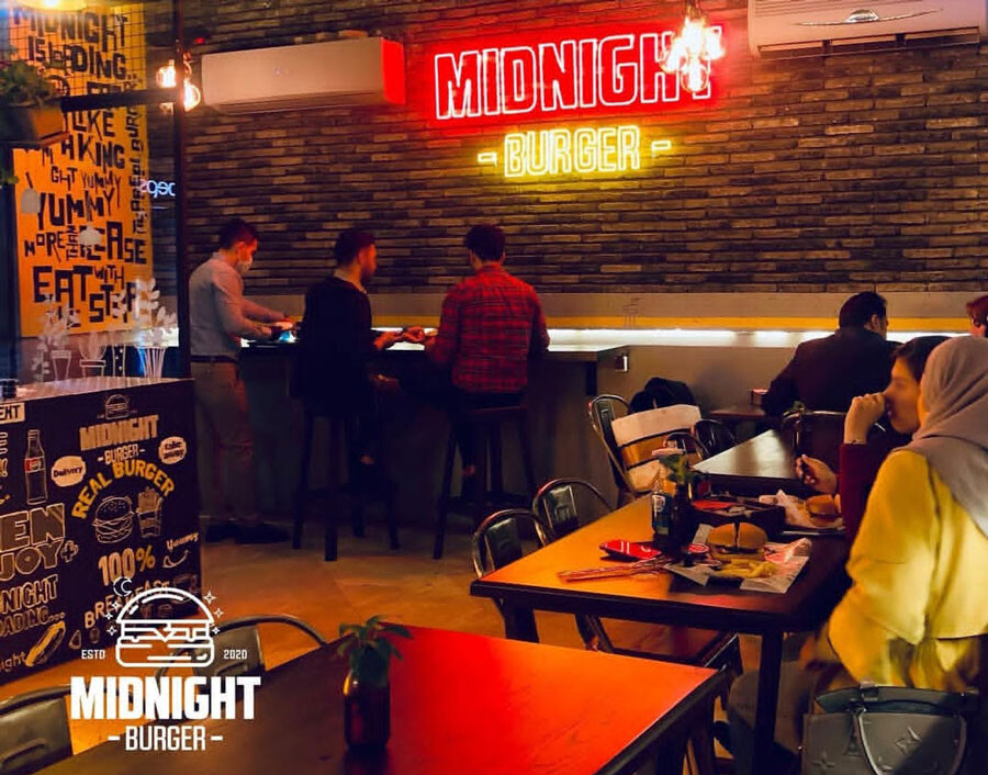 pjmflxvntrp2tnqtp6wnpbqo4spvrii4yhr1of3b lastsecond.ir-best-fast-foods-in-mashhad-Midnightburger.jpg